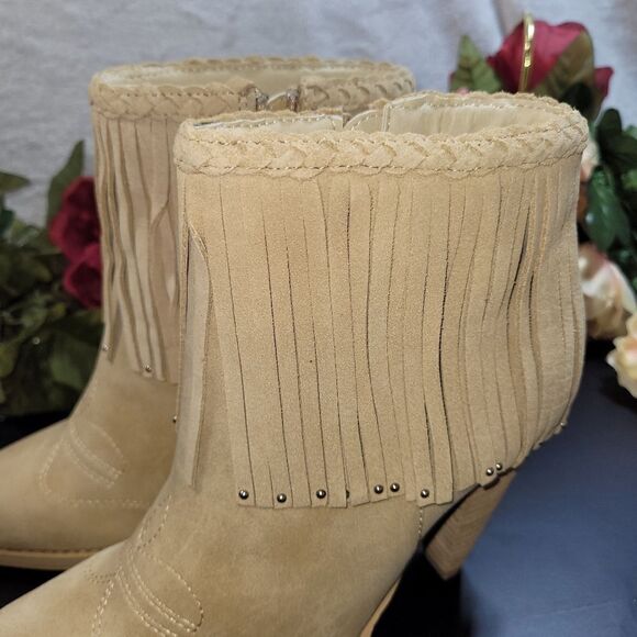 NIB Very Volatile Shakee Ankle Bootie - Picture 6 of 11